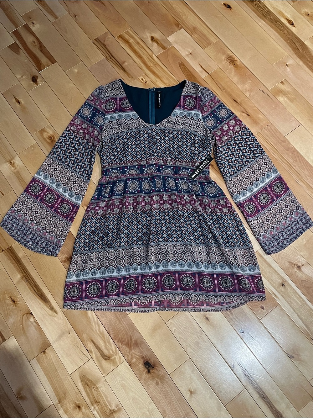 NWT Design Lab Lord & Taylor Boho Geometric Bell Sleeve Dress - Picture 2 of 5